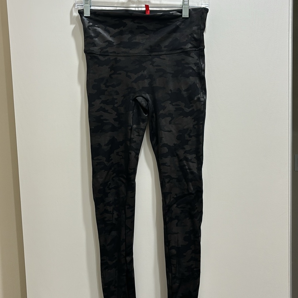 Spanx Women’s Seamless Camo Leggings Size M